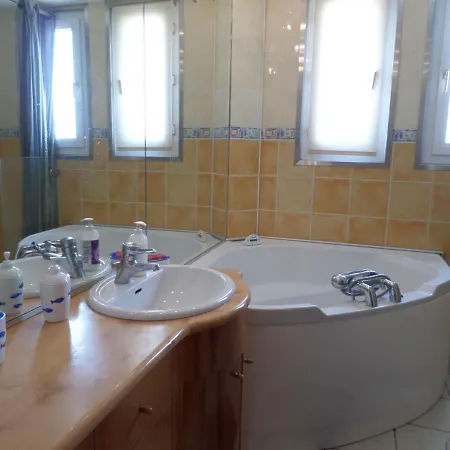 F5 En Bord De Avec Terrasse, Clim Et Parking - - Fr-1-715-44
